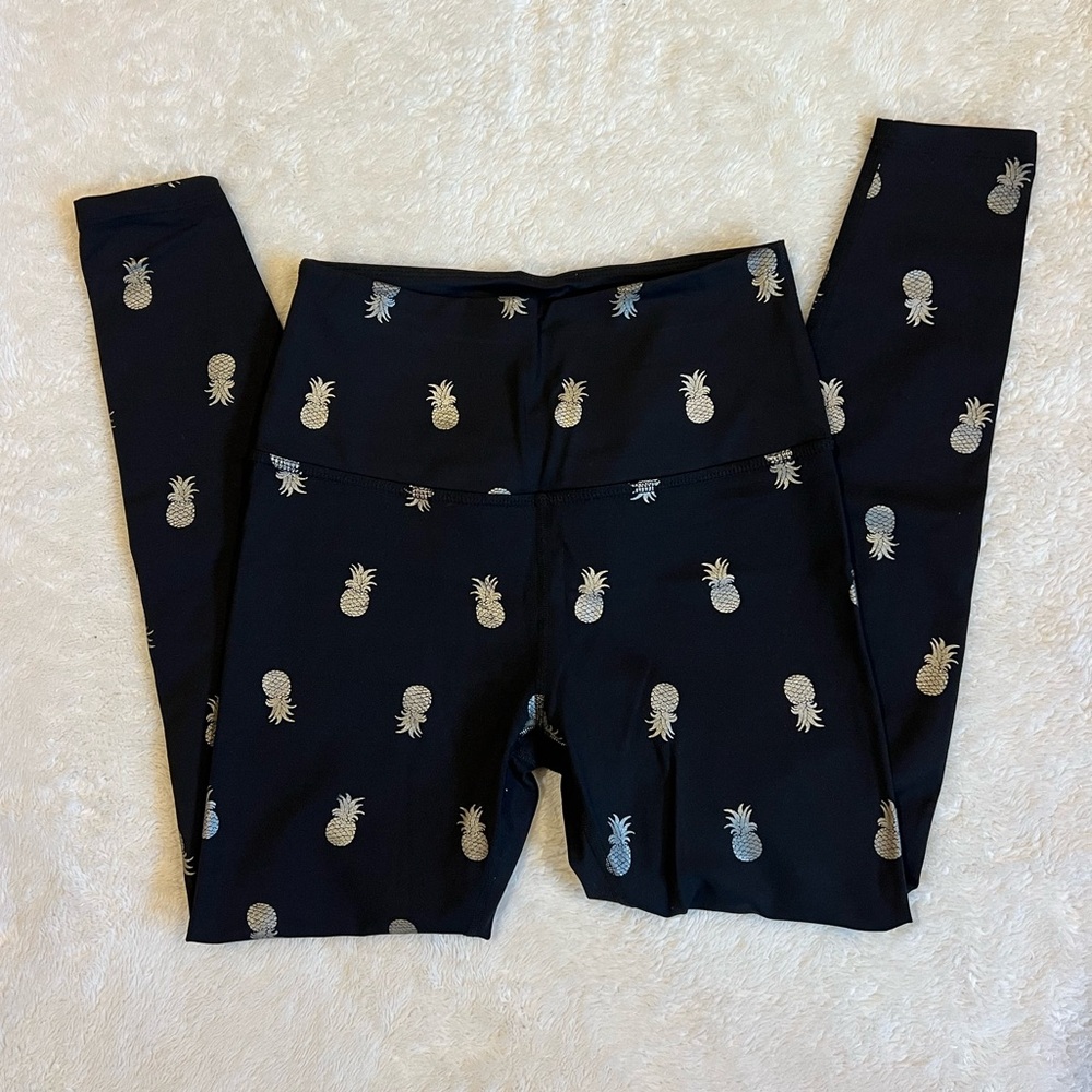 Beyond Yoga Black Pineapple Print Leggings
